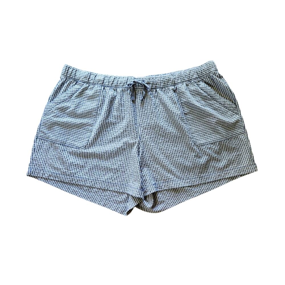 Lane Bryant seersucker shorts blue and white stripe size 28